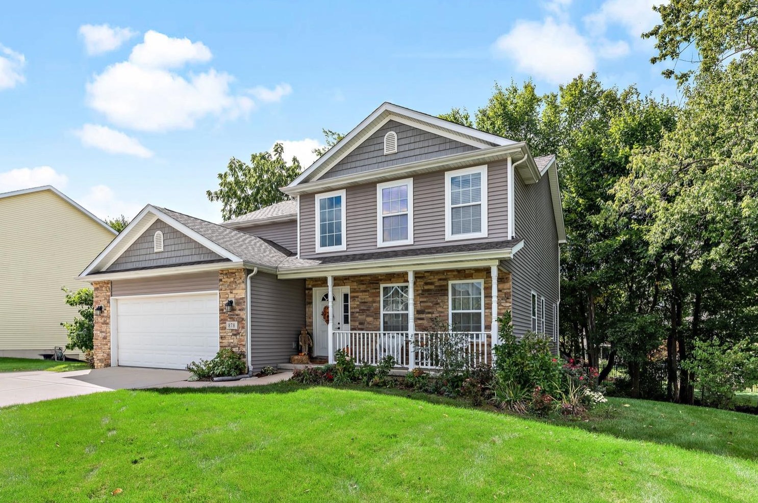 878 London Ln, Valpo, IN 46383