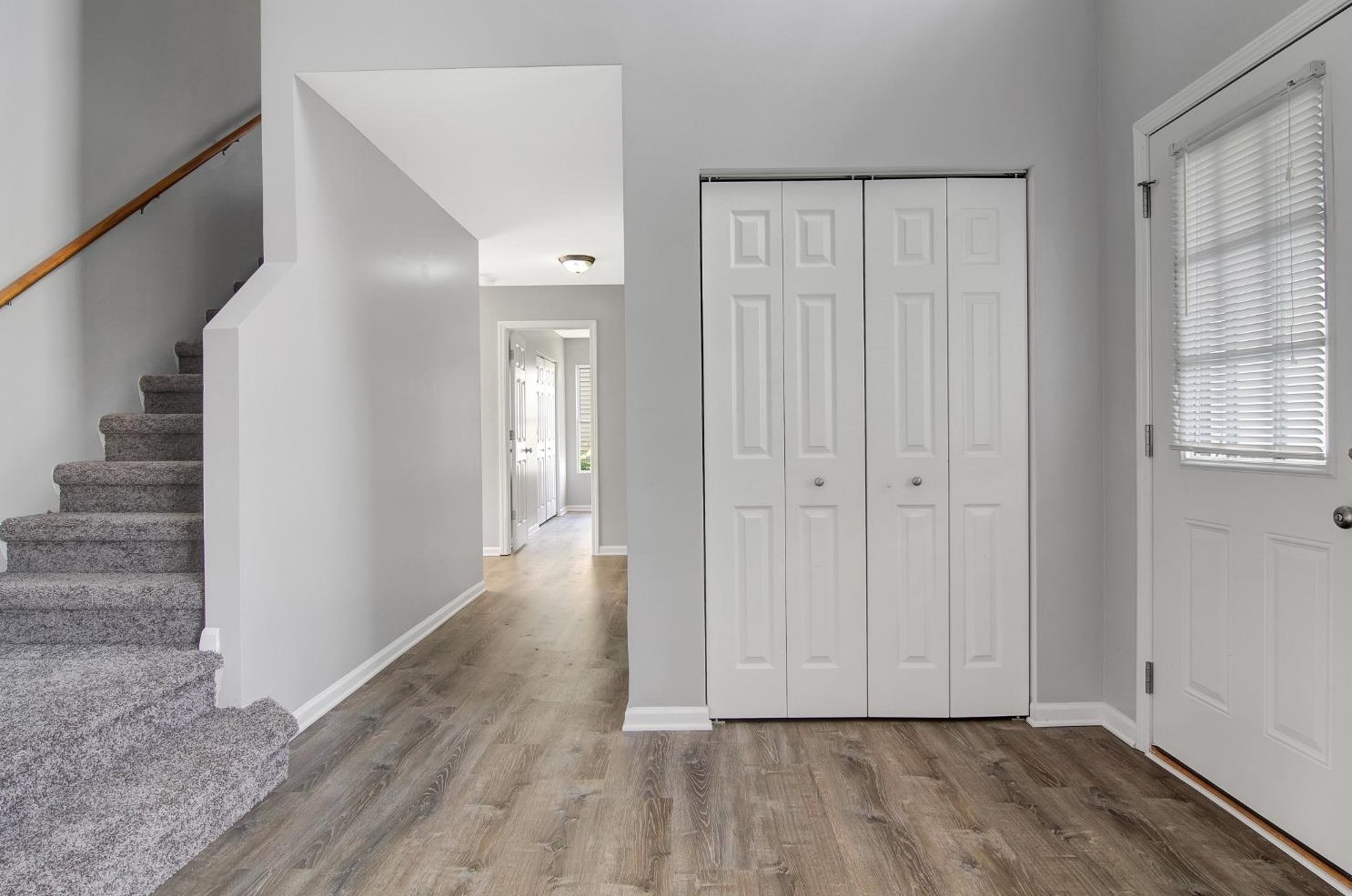 1879 Dalemont Way, Dyer, IN 46311