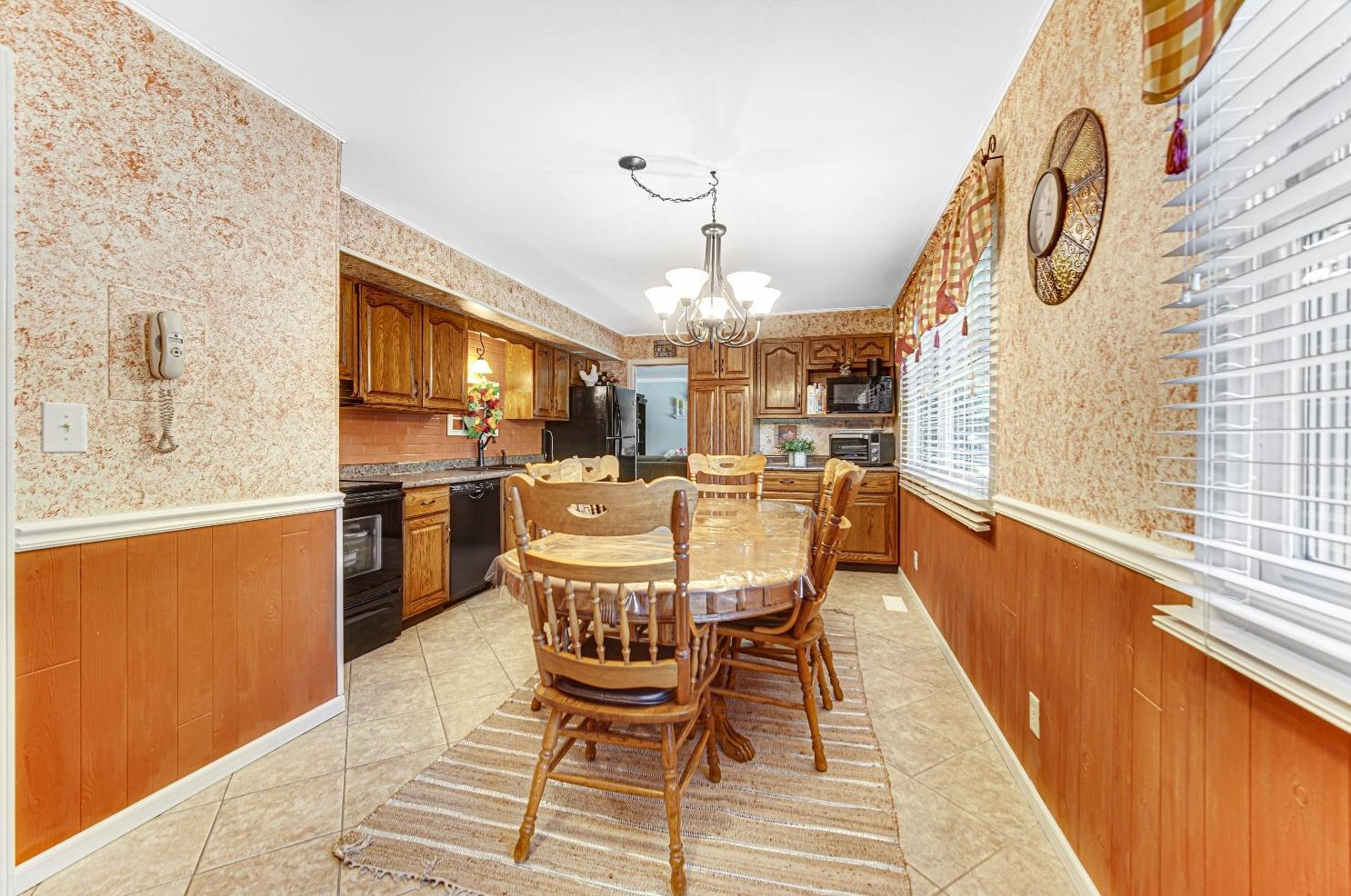 1408 L St, La Porte, IN 46350-5450