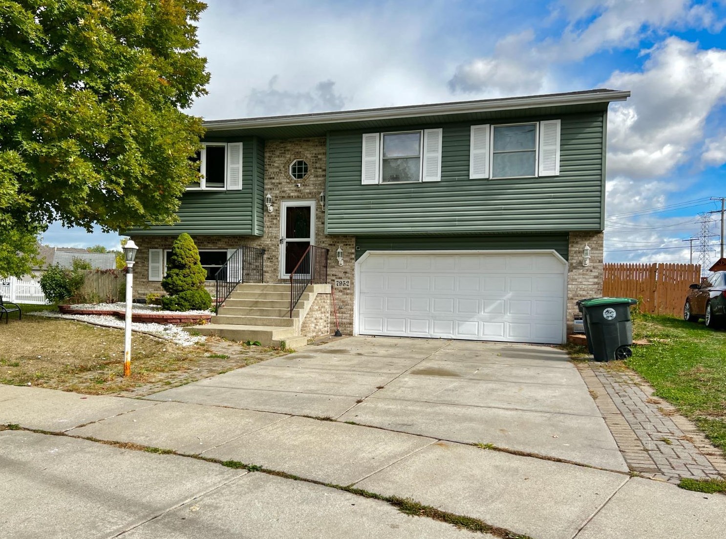 7952 Murrelet St, Hobart, IN 46342