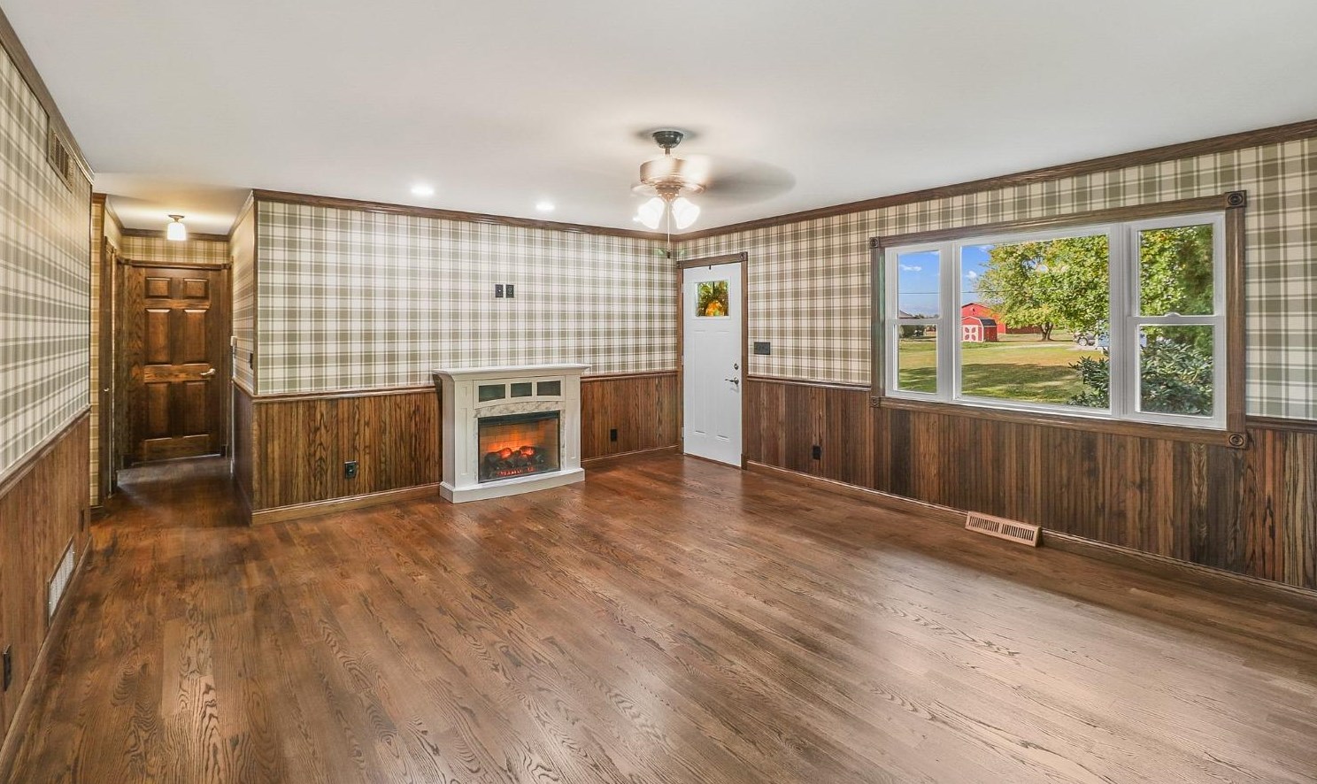 2802 300, La Porte IN 46350-8949 exterior