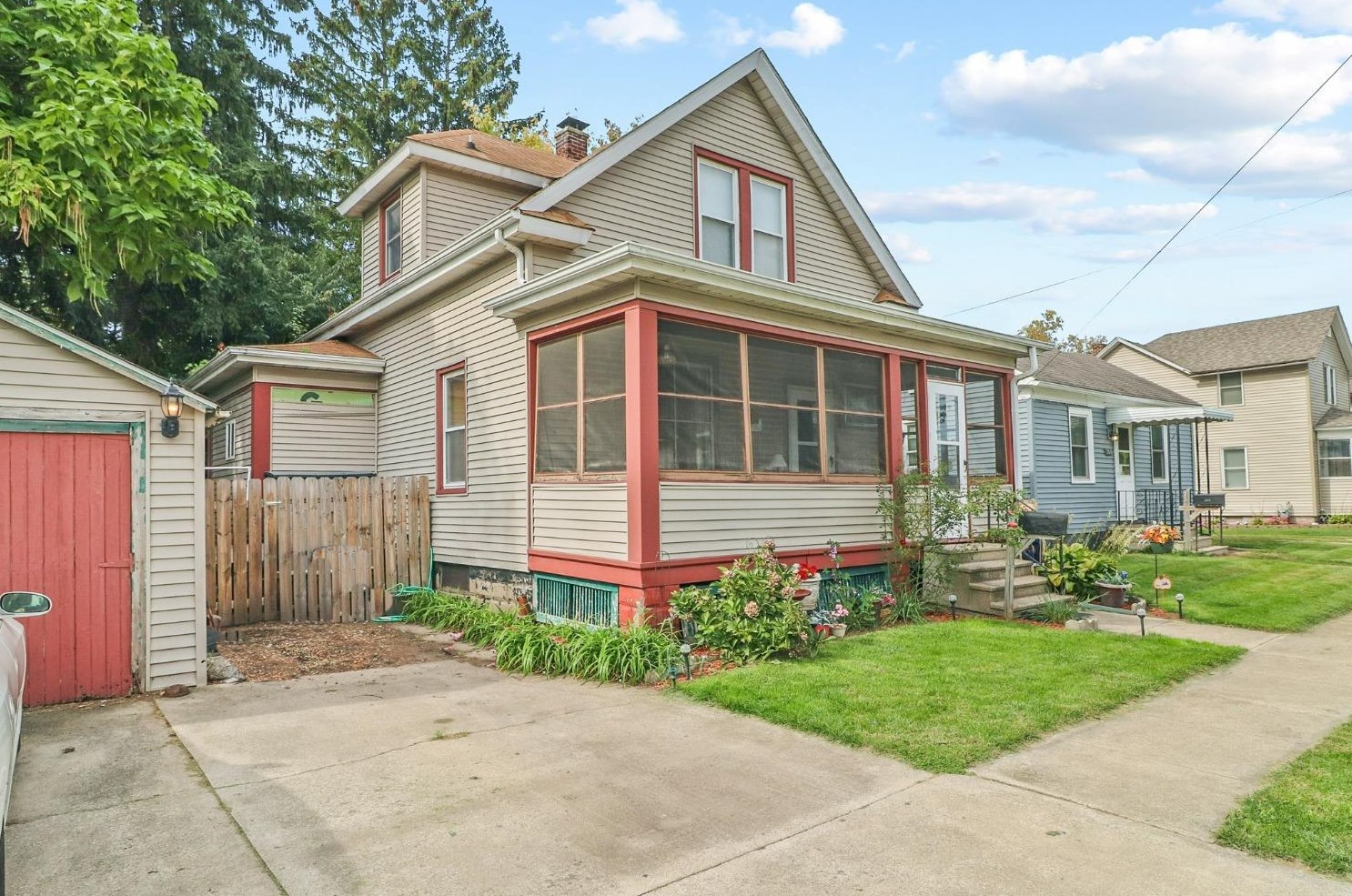 206 Scott St, La Porte, IN 46350