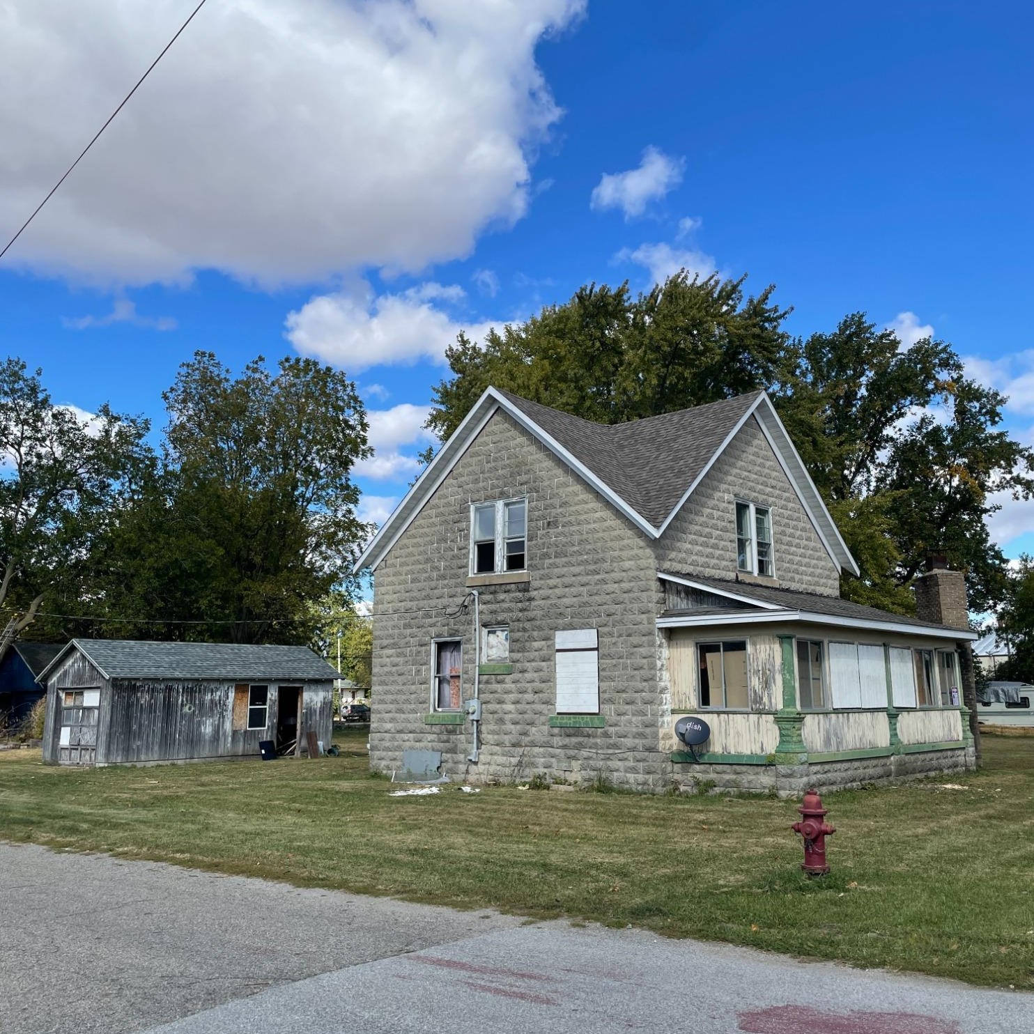 213 National St, Medaryville, IN 47957-7051