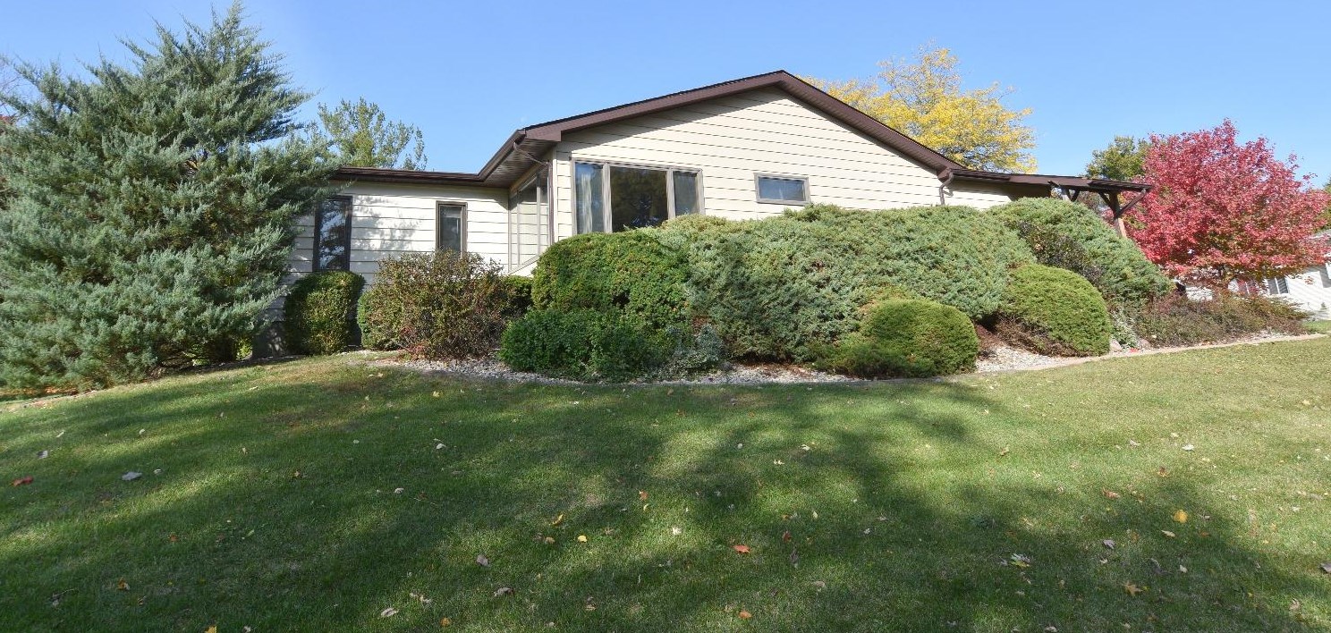 606 Savoy Pl, Valpo, IN 46383