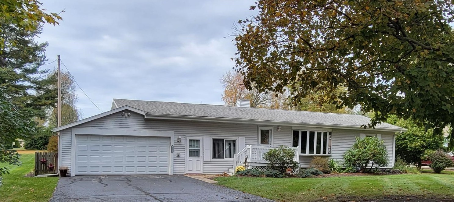 1262 Marquette St, La Porte, IN 46350-6341