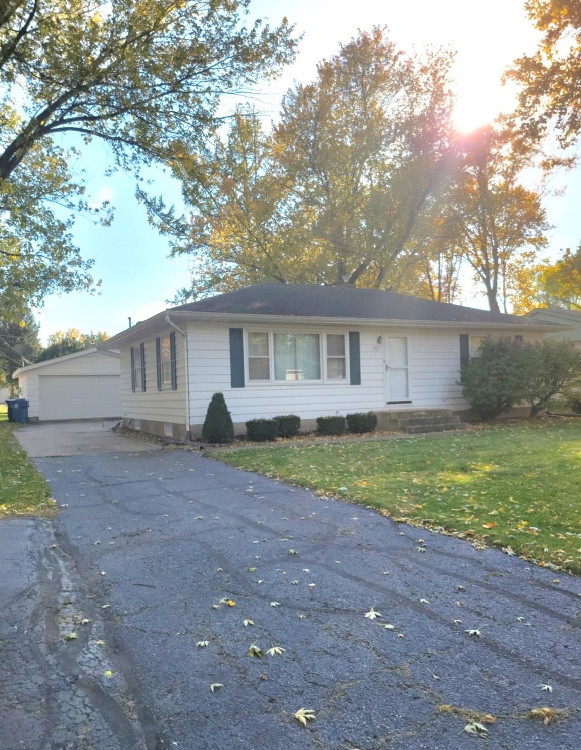 521 Jefferson Ave, Porter, IN 46304-2914