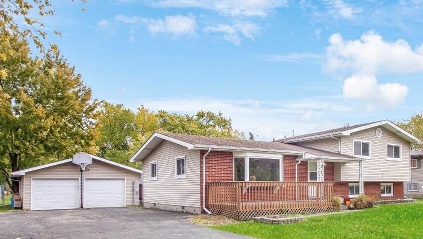 9013 Lee Pl, Crown Point, IN 46307