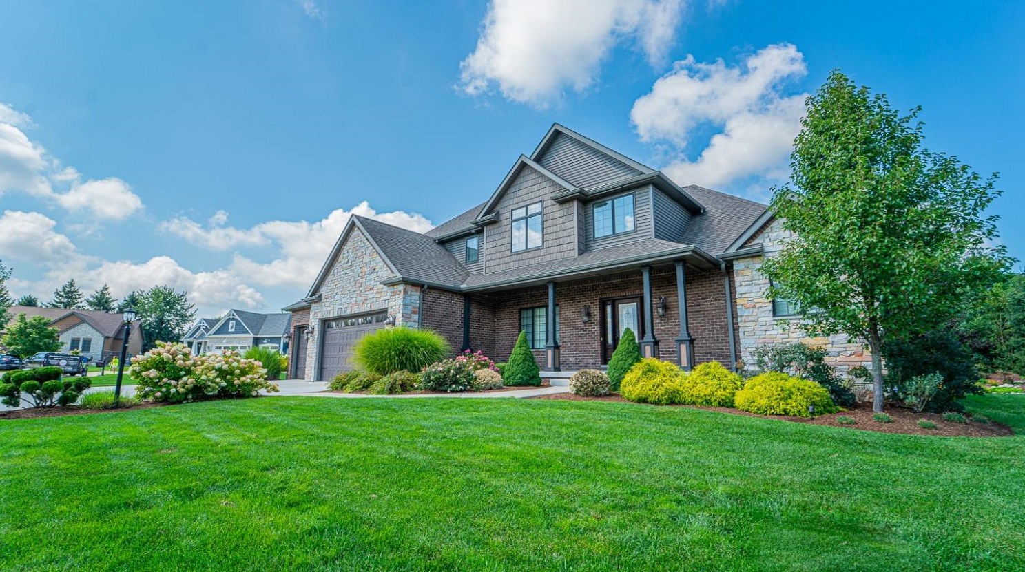 421 W Sandhurst Dr, Valpo, IN 46385