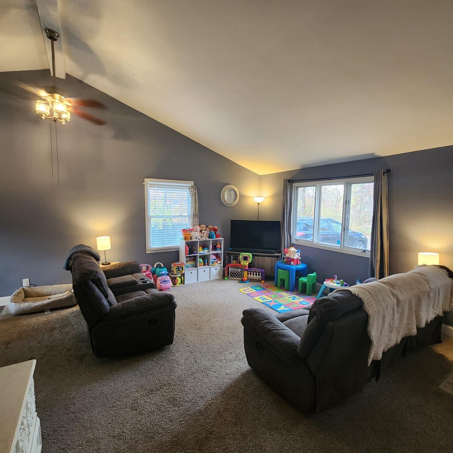 534 Shelby St, Hobart, IN 46342