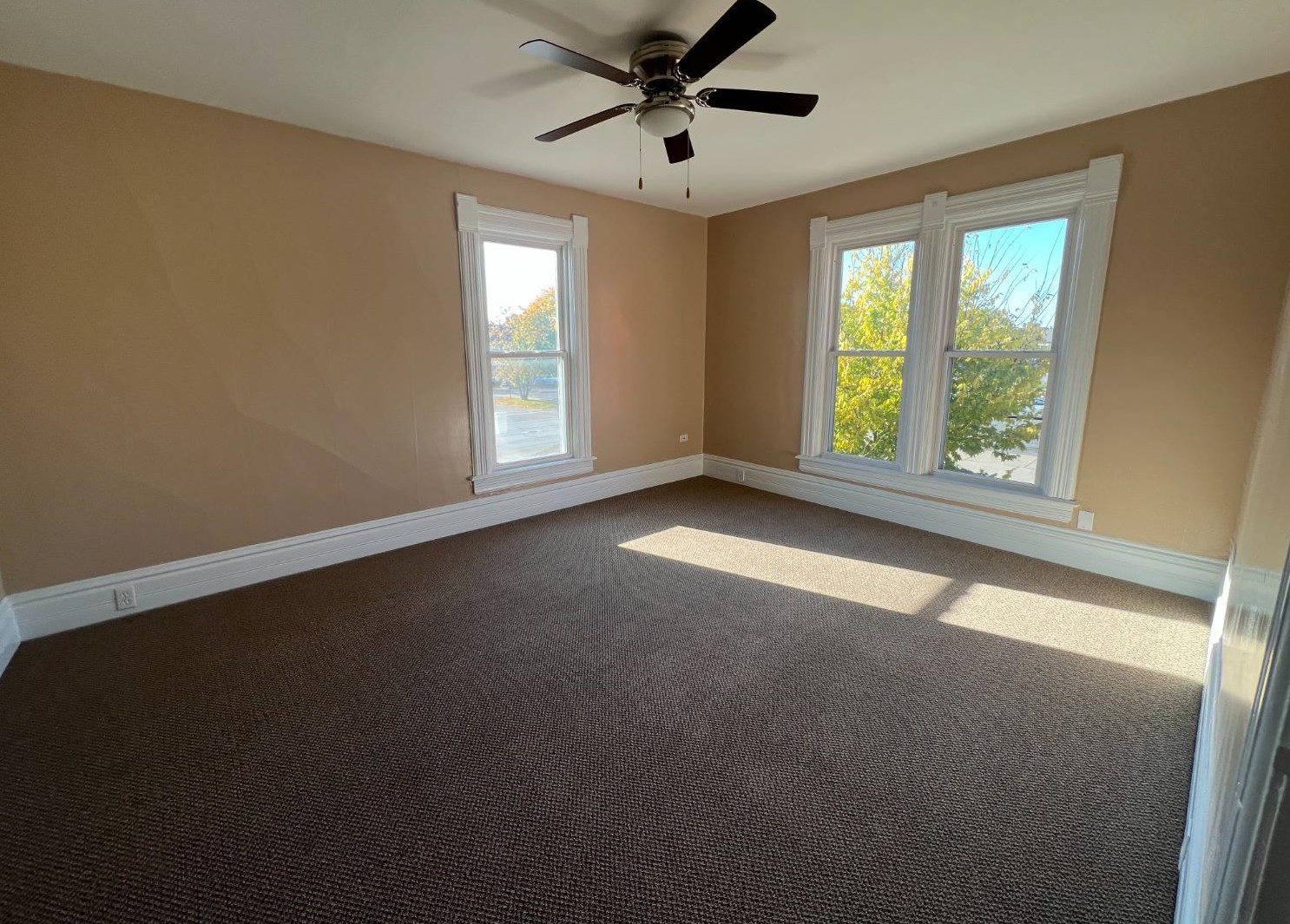 109 Lincolnway, La Porte IN  46350-2476 exterior