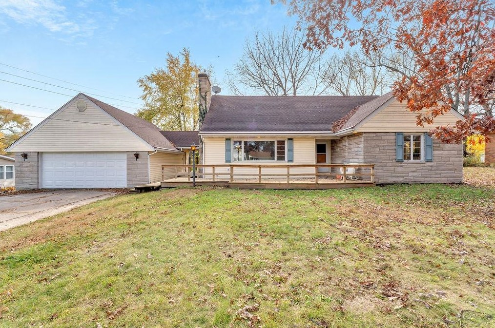 12085 Wildwood Dr, Dyer, IN 46373