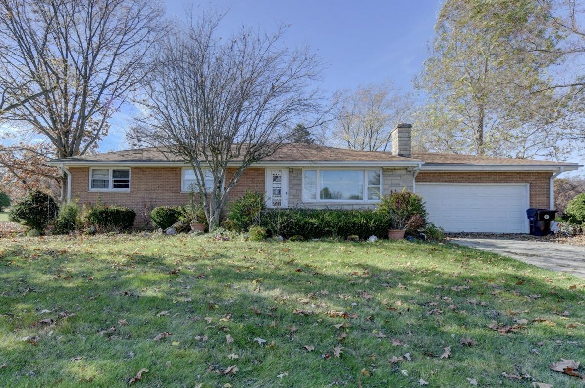 13416 Delaware St, Crown Point, IN 46307
