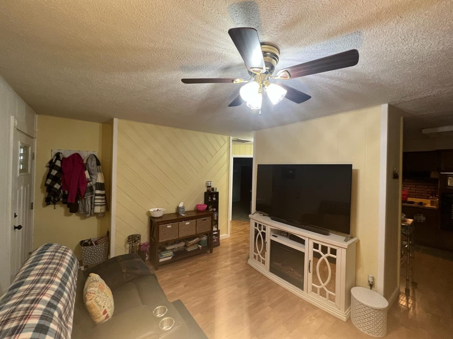 157 N Cavender St, Hobart, IN 46342