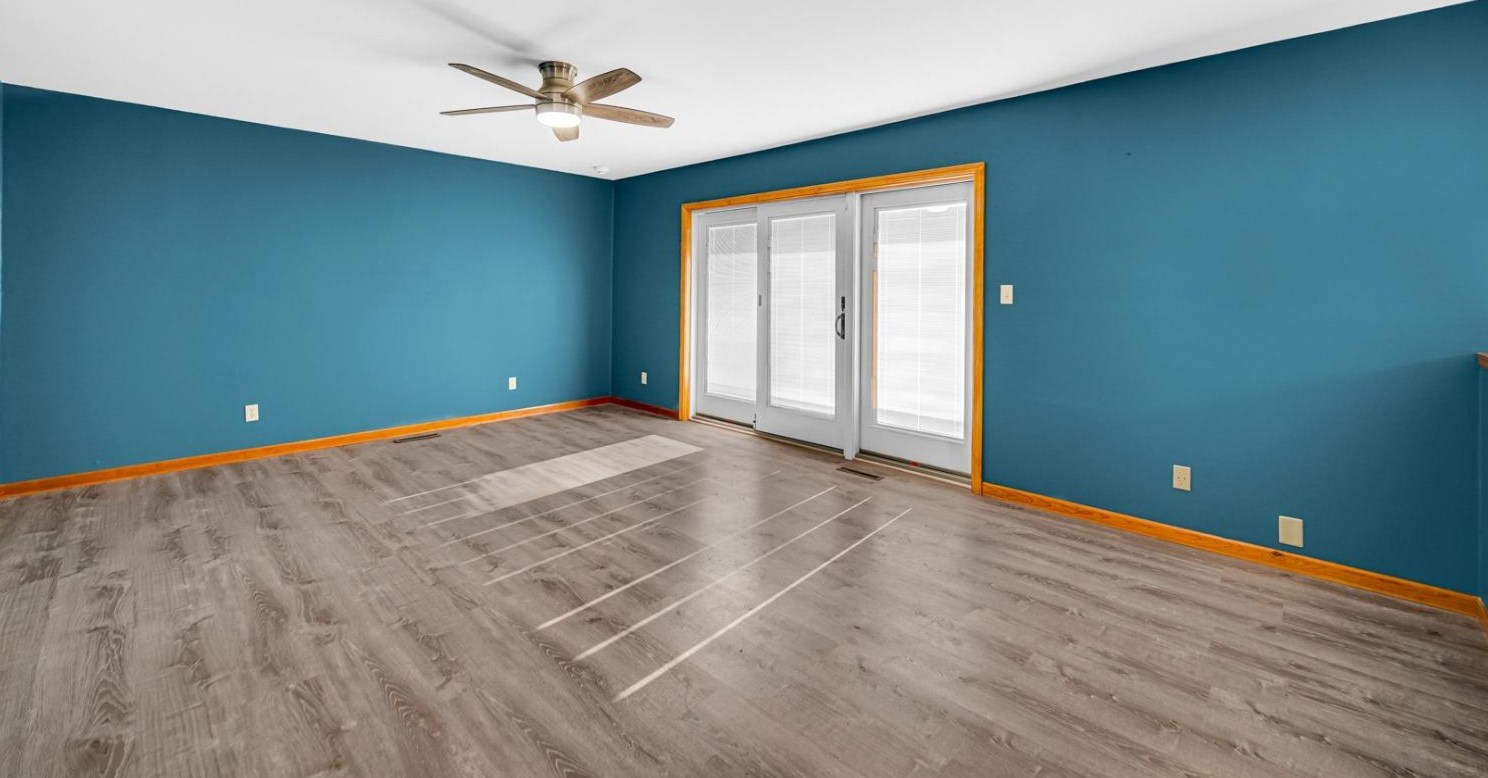 1433 Glacier Bnd, La Porte, IN 46350-9079