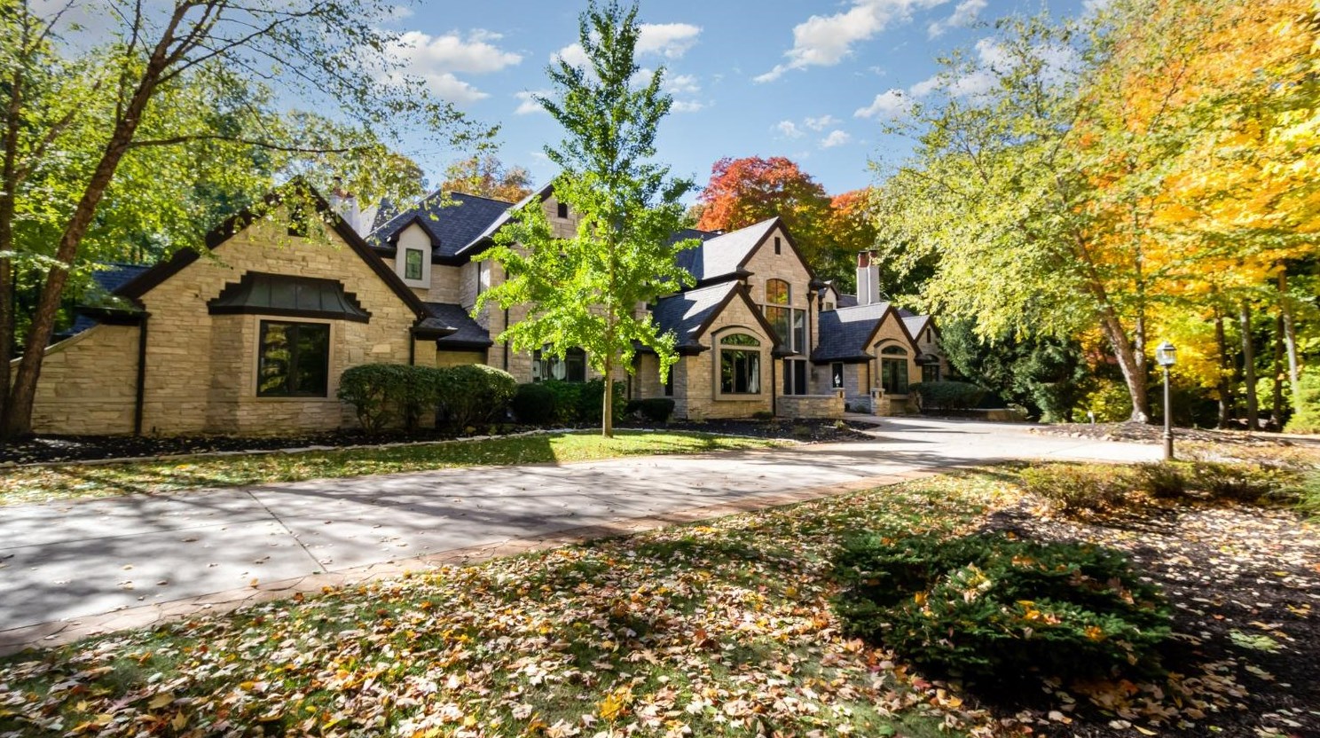 219 Crabapple Ln, Valpo, IN 46383-9778