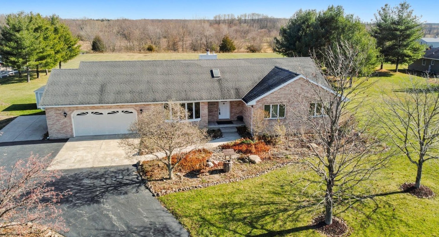 13775 Grand Blvd, Crown Point, IN 46307