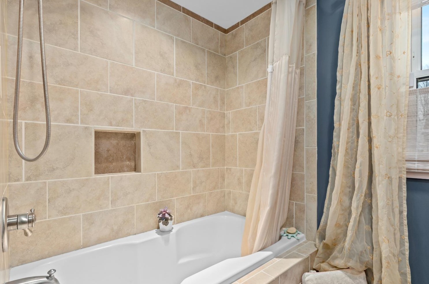 420 Tremont St, Michigan City IN 46360-4733 exterior