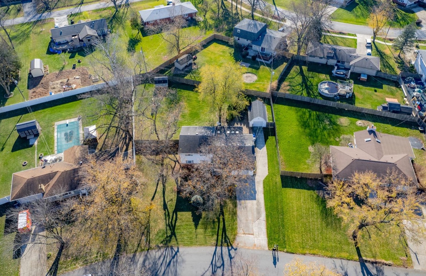 533 Magnolia Dr, Crown Point, IN 46307