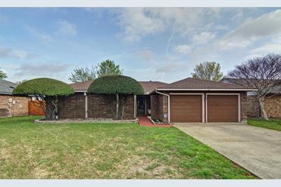 2666 Carrington Lane, Grand Prairie, TX 75052 - Photo 1