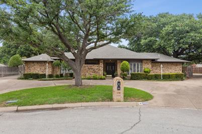4854 Starcrest Court, Fort Worth, TX 76132 - Photo 1
