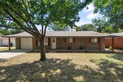 1215 Lynnwood Drive, Cleburne, TX 76033 - Photo 1