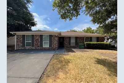 704 Lynne Lane, Burleson, TX 76028 - Photo 1