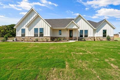 10028 Valley Oak Court, Springtown, TX 76082 - Photo 1