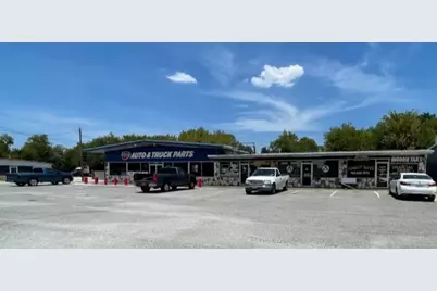 1001 E Moore Avenue, Terrell, TX 75160 - Photo 1