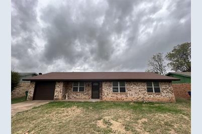 182 Hampton Street, Graham, TX 76450 - Photo 1