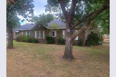 806 Carolina Street, Graham, TX 76450 - Photo 1