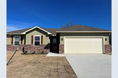 123 Wells Street, Cleburne, TX 76031 - Photo 1