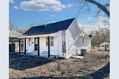 715 W Sam Rayburn Drive, Bonham, TX 75418 - Photo 1