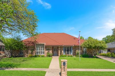 833 Saddlebrook Drive S, Bedford, TX 76021 - Photo 1
