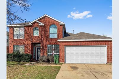335 Fort Edward Drive, Arlington, TX 76002 - Photo 1