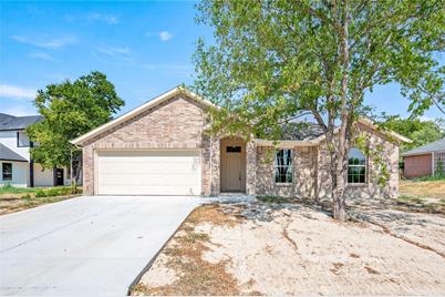 114 Half Moon Way, Runaway Bay, TX 76426 - Photo 1