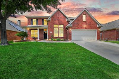 832 Ridgecrest Road, Grand Prairie, TX 75052 - Photo 1