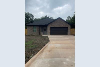 810 Mill Street, Gainesville, TX 76240 - Photo 1