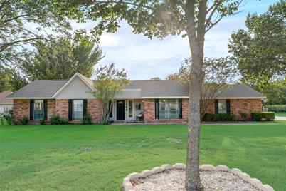 149 Carol Lane, Pecan Hill, TX 75154 - Photo 1