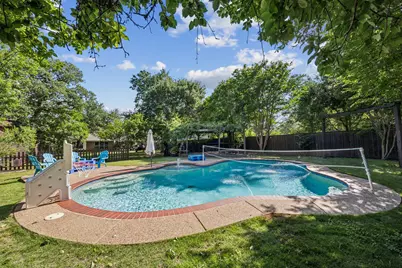 106 Hollywood Boulevard, Euless, TX 76040 - Photo 1