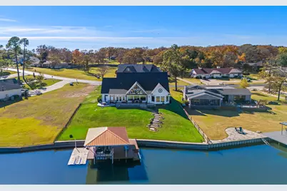 423 W Kiowa Drive W, Gainesville, TX 76240 - Photo 1