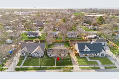 1110 S Pine Street, Grapevine, TX 76051 - Photo 1