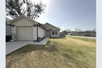 300 Lipscomb Street, Cleburne, TX 76031 - Photo 1