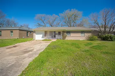 130 W Cober Street, Grand Prairie, TX 75051 - Photo 1