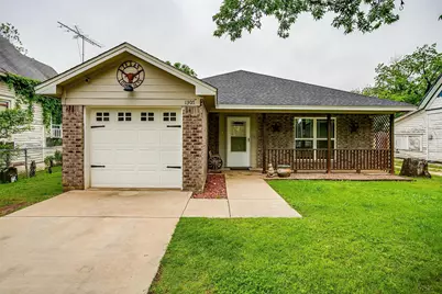 1307 N Robinson Street, Cleburne, TX 76031 - Photo 1