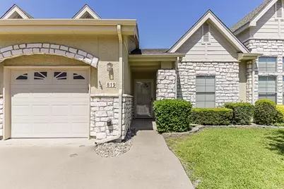 819 Earhart Avenue, Grand Prairie, TX 75051 - Photo 1