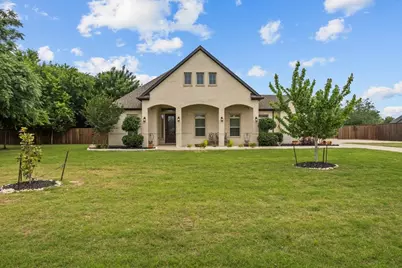 221 McKinley Circle, Waxahachie, TX 75167 - Photo 1