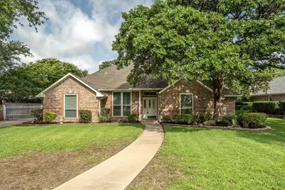334 Pebblebrook Drive, Grapevine, TX 76051 - Photo 1