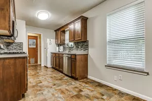 1310 Kingsbridge Dr, Garland, TX 75040 - Photo 10
