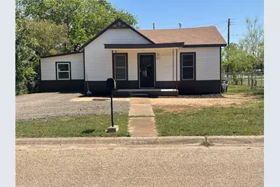 217 Hayes Street, McGregor, TX 76657 - Photo 1