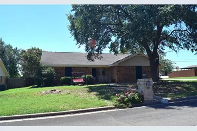 301 Cross Country Drive, Hewitt, TX 76643 - Photo 1